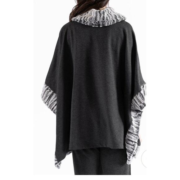 Capote SIAN Boho Cowl Neck Square Bamboo Fleece Poncho with Faux Fur Trim Sz S/M - Picture 4 of 13